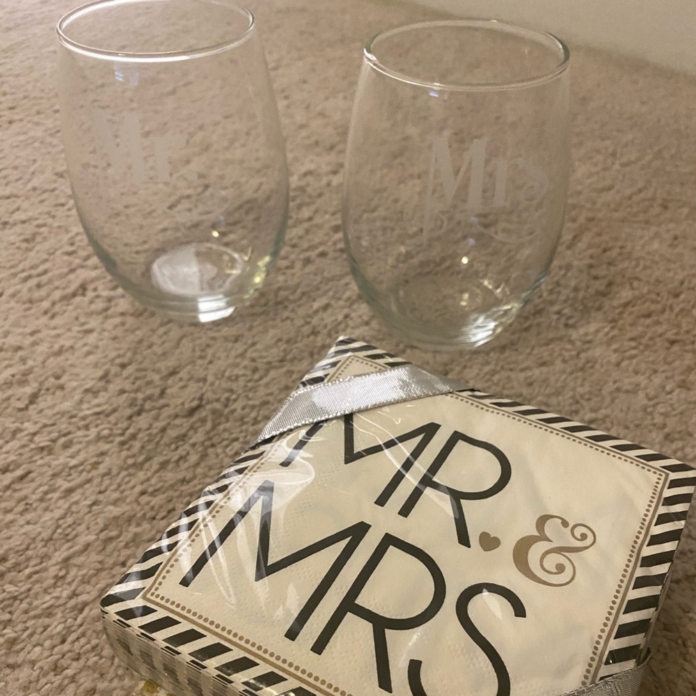 Mr and Mrs cups and napkins